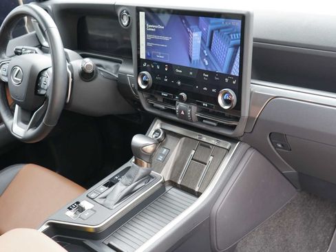 Used 2025 Lexus GX 550 w/ Cold Area Package AWD/4WD image 27