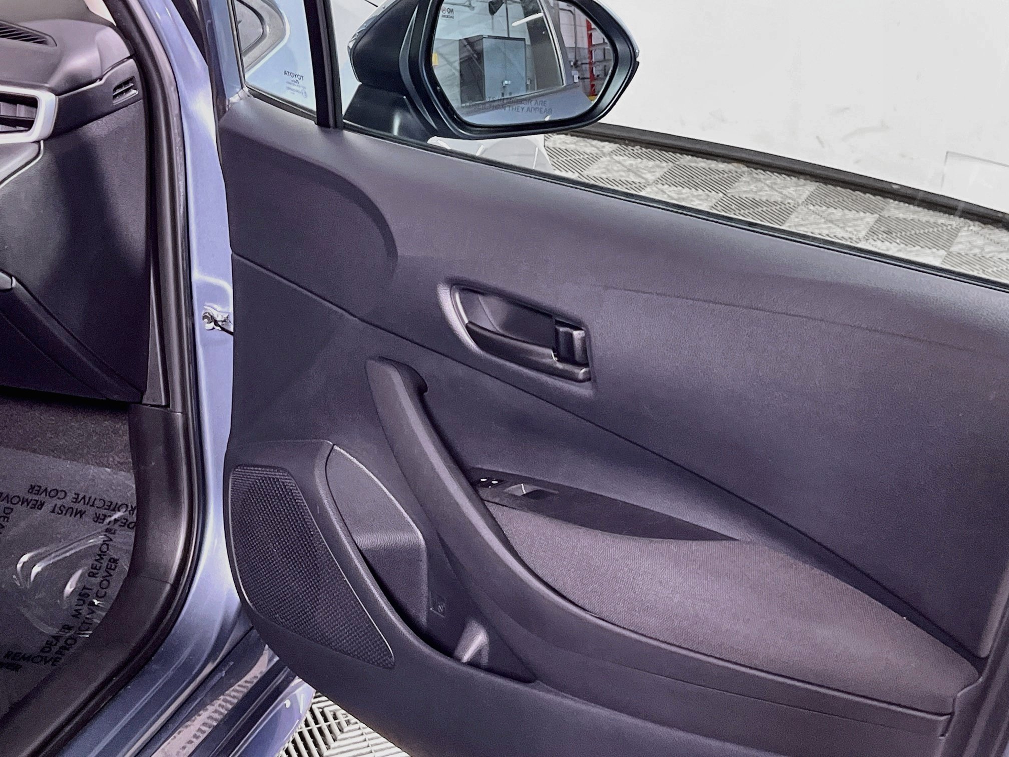 Used 2025 Toyota Corolla LE w/ Convenience Package FWD image 32