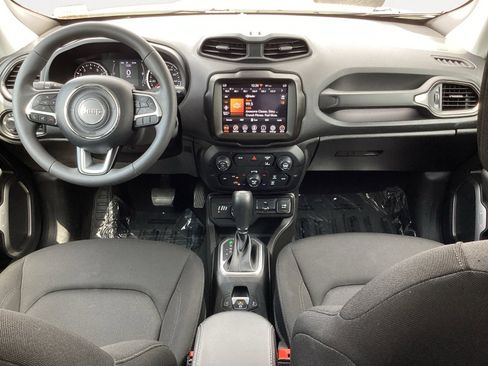 Used 2023 Jeep Renegade Latitude AWD/4WD image 4