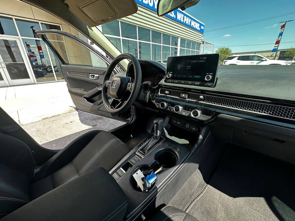 Used 2023 Honda Civic LX image 30
