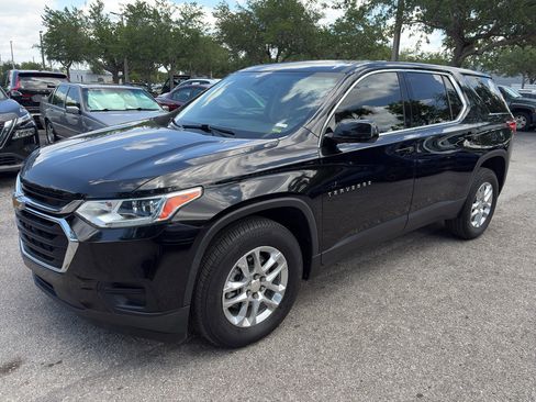Used 2020 Chevrolet Traverse LS FWD image 2