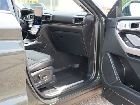 Used 2024 Ford Explorer Limited w/ Limited Technology Package AWD/4WD image 33