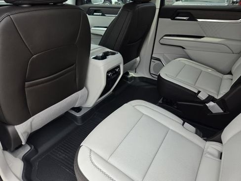 New 2026 GMC Acadia Denali w/ Super Cruise Package AWD/4WD image 34