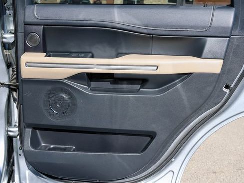 Used 2024 Ford Expedition Limited image 22