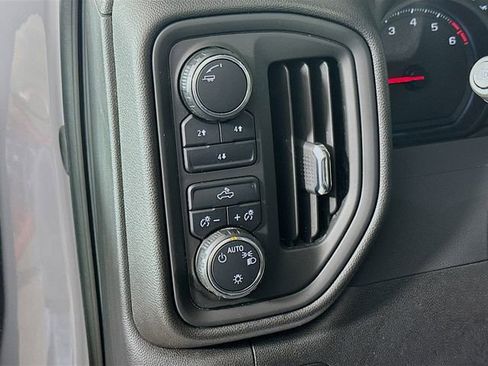 Used 2025 Chevrolet Silverado 2500 Custom image 11