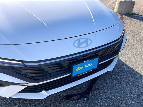 Used 2025 Hyundai Elantra Sport FWD image 30