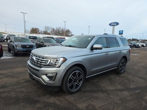 Used 2021 Ford Expedition Limited image 3