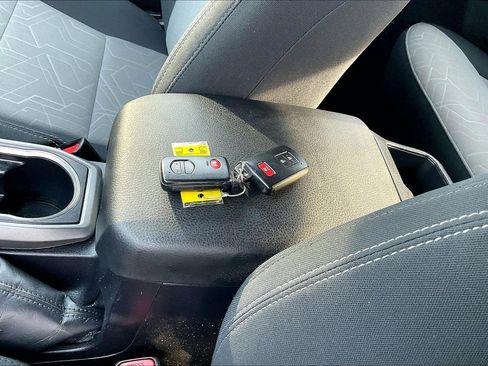 Used 2022 Toyota Tacoma TRD Sport w/ Technology Package image 11