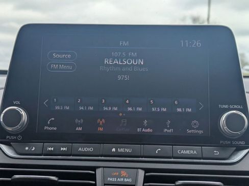 Used 2025 Nissan Altima 2.5 SV image 19