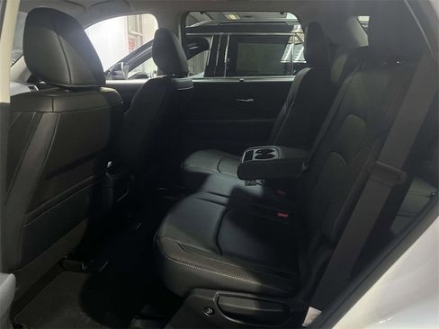 Certified 2025 Nissan Pathfinder SL w/ Cargo Package image 11