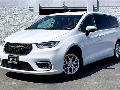 Used 2023 Chrysler Pacifica Touring-L