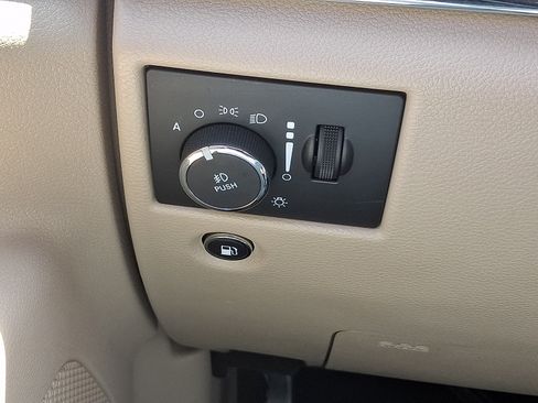 Used 2021 Jeep Grand Cherokee Limited AWD/4WD image 28