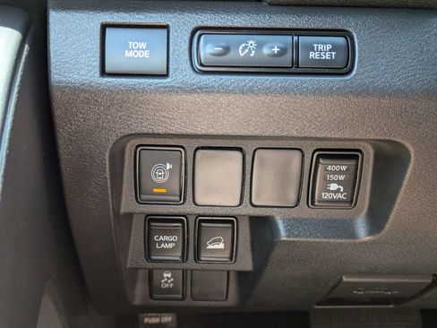 Used 2022 Nissan Frontier SV AWD/4WD image 23