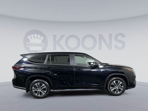 Used 2024 Toyota Highlander XLE AWD/4WD image 12