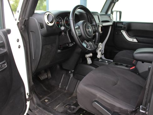 Used 2016 Jeep Wrangler Unlimited Sport AWD/4WD image 15