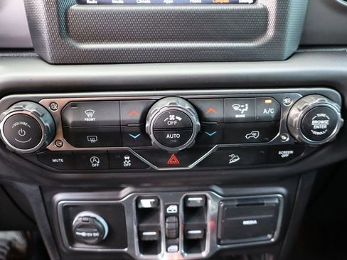 Used 2018 Jeep Wrangler Unlimited Sport S AWD/4WD image 24