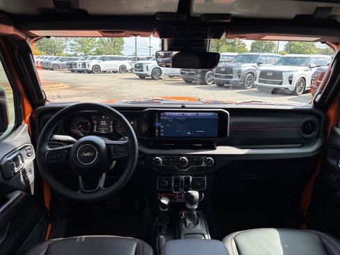 Used 2025 Jeep Wrangler Unlimited Rubicon AWD/4WD image 35