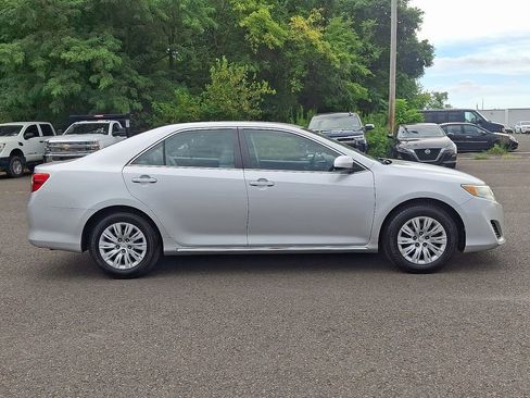 Used 2014 Toyota Camry LE image 7