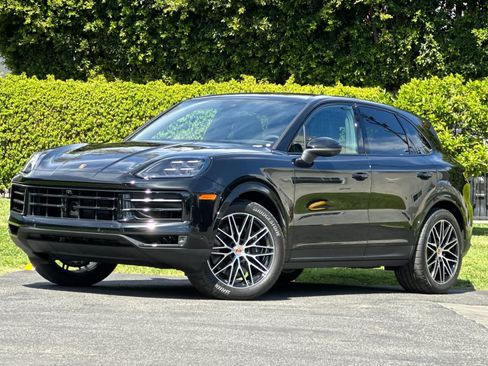Used 2026 Porsche Cayenne AWD/4WD image 1