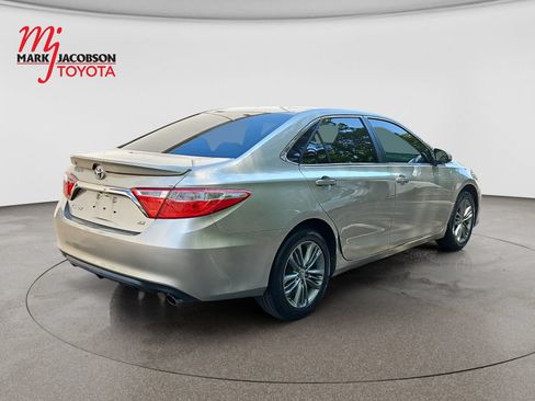 Used 2015 Toyota Camry SE FWD image 8