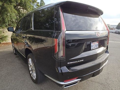 Used 2023 Cadillac Escalade Premium Luxury image 2