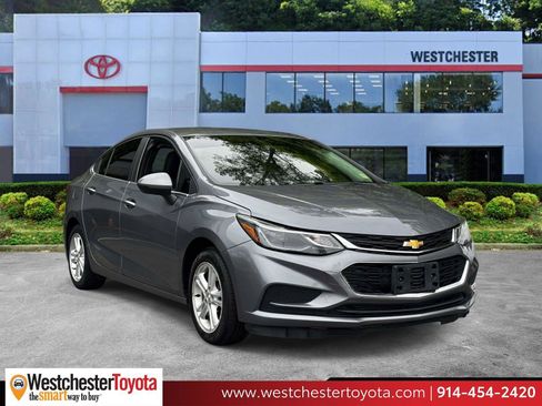 Used 2018 Chevrolet Cruze LT w/ Convenience Package FWD image 1