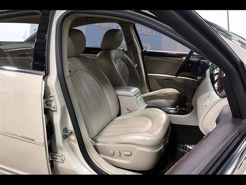 Used 2010 Buick Lucerne CXL image 23