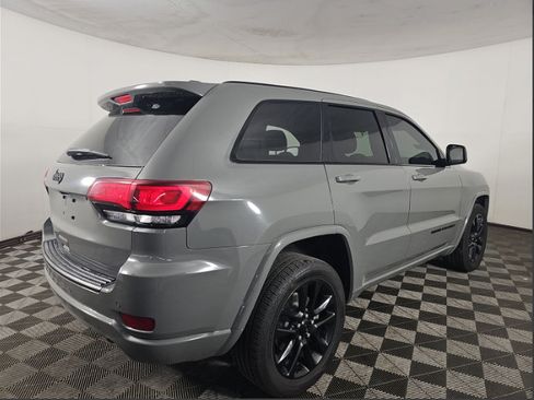 Used 2021 Jeep Grand Cherokee Laredo X AWD/4WD image 2