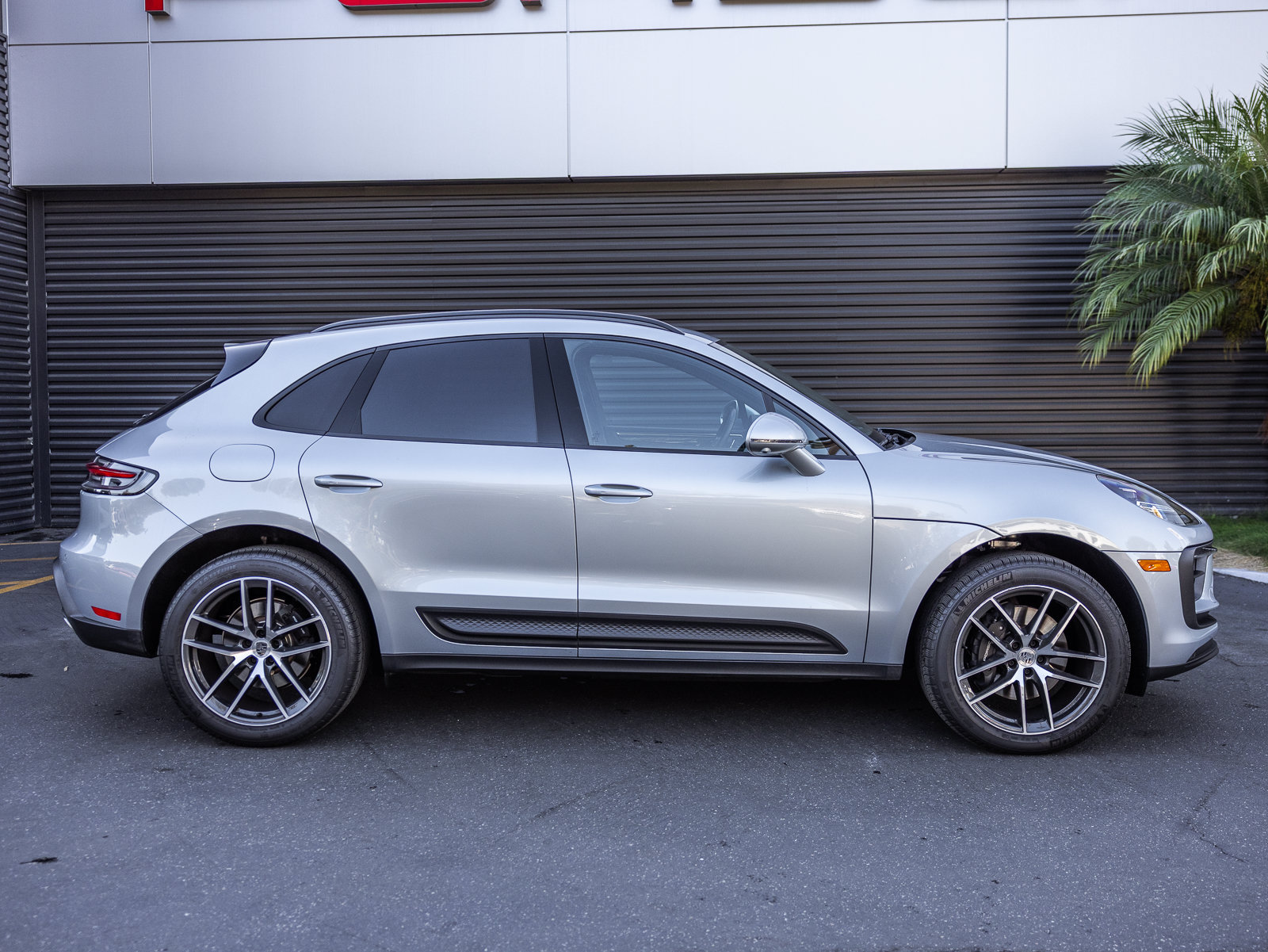 Certified 2026 Porsche Macan AWD/4WD image 8