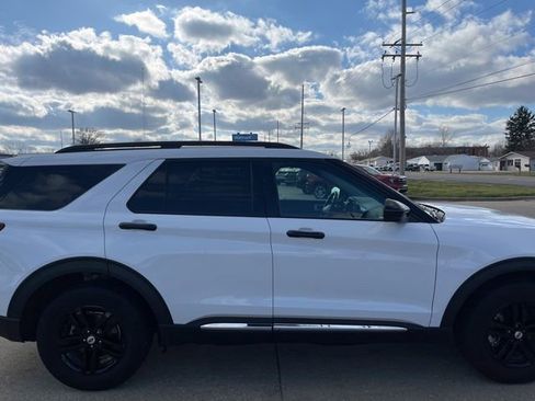 Used 2021 Ford Explorer XLT w/ Class III Trailer Tow Package AWD/4WD image 4
