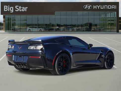 Used 2016 Chevrolet Corvette Z06 w/ 3LZ Preferred Equipment Group image 4