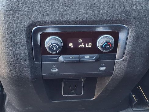 Used 2024 Chevrolet Suburban LT image 16