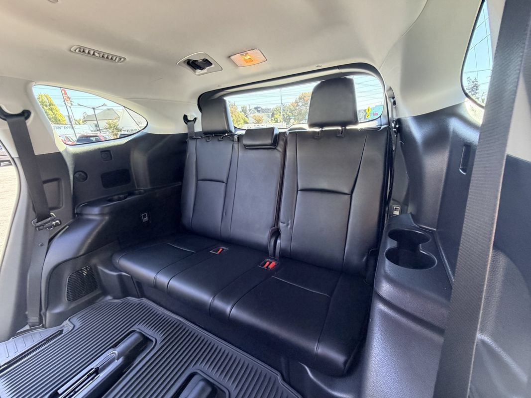 Used 2021 Toyota Highlander XLE AWD/4WD image 30