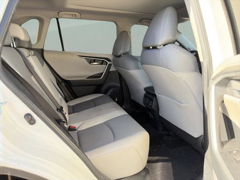 Used 2021 Toyota RAV4 Limited image 16