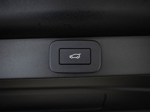 New 2026 Land Rover Range Rover SV AWD/4WD image 18