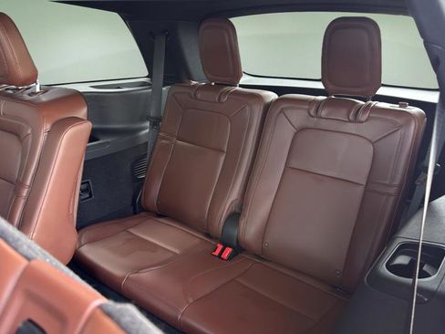 Used 2025 Lincoln Aviator Reserve w/ Equipment Group 201A image 27