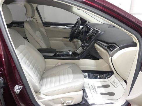Used 2018 Ford Fusion SE w/ Fusion SE Technology Package FWD image 21