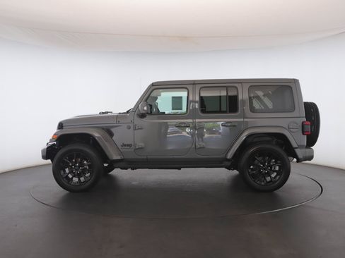 Used 2023 Jeep Wrangler Unlimited Sahara AWD/4WD image 19