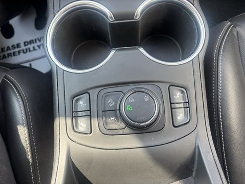 Used 2022 GMC Terrain SLT image 22