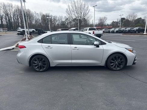 Used 2024 Toyota Corolla SE w/ SE Premium Package image 2