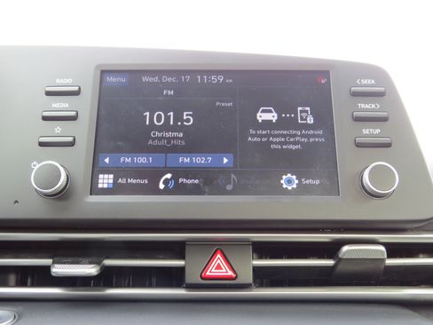 Used 2023 Hyundai Elantra SEL image 25