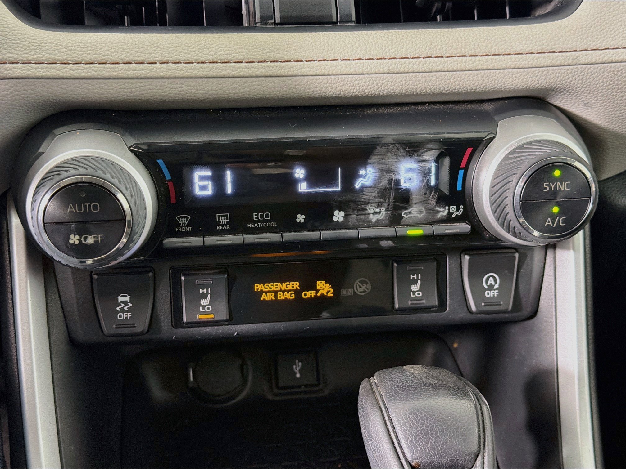 Used 2020 Toyota RAV4 XLE w/ Convenience Package FWD image 23