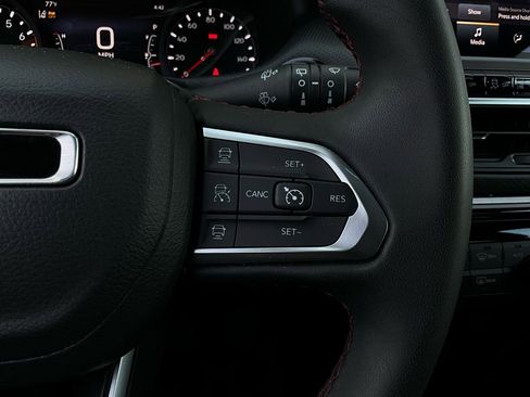 Used 2025 Jeep Compass Trailhawk AWD/4WD image 35