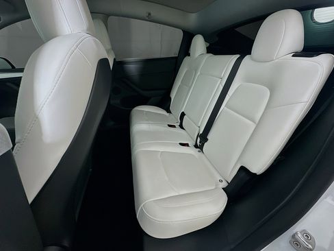 Used 2022 Tesla Model Y Performance image 26