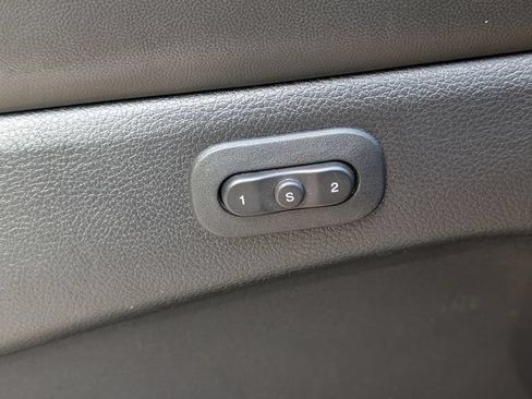 Used 2022 Jeep Grand Cherokee Limited w/ Tech Group RWD image 16