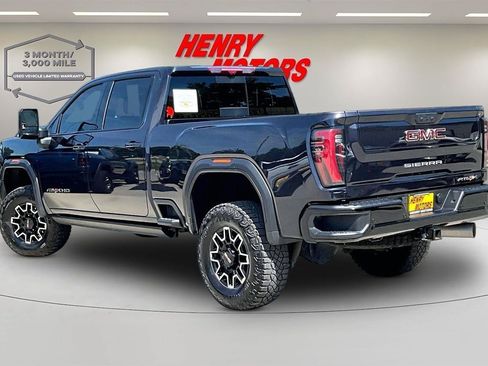 Used 2025 GMC Sierra 2500 AT4X AWD/4WD image 4