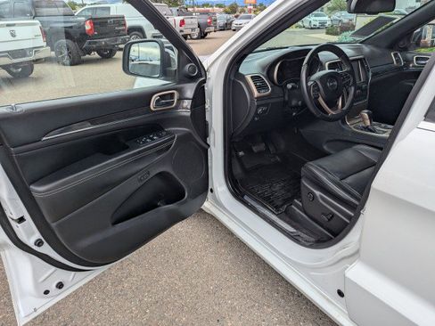 Used 2016 Jeep Grand Cherokee Overland AWD/4WD image 8