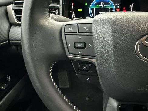 Used 2025 Toyota Camry SE FWD image 24