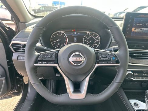 Used 2021 Nissan Frontier SV image 14