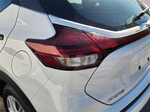 Used 2024 Nissan Kicks S image 7